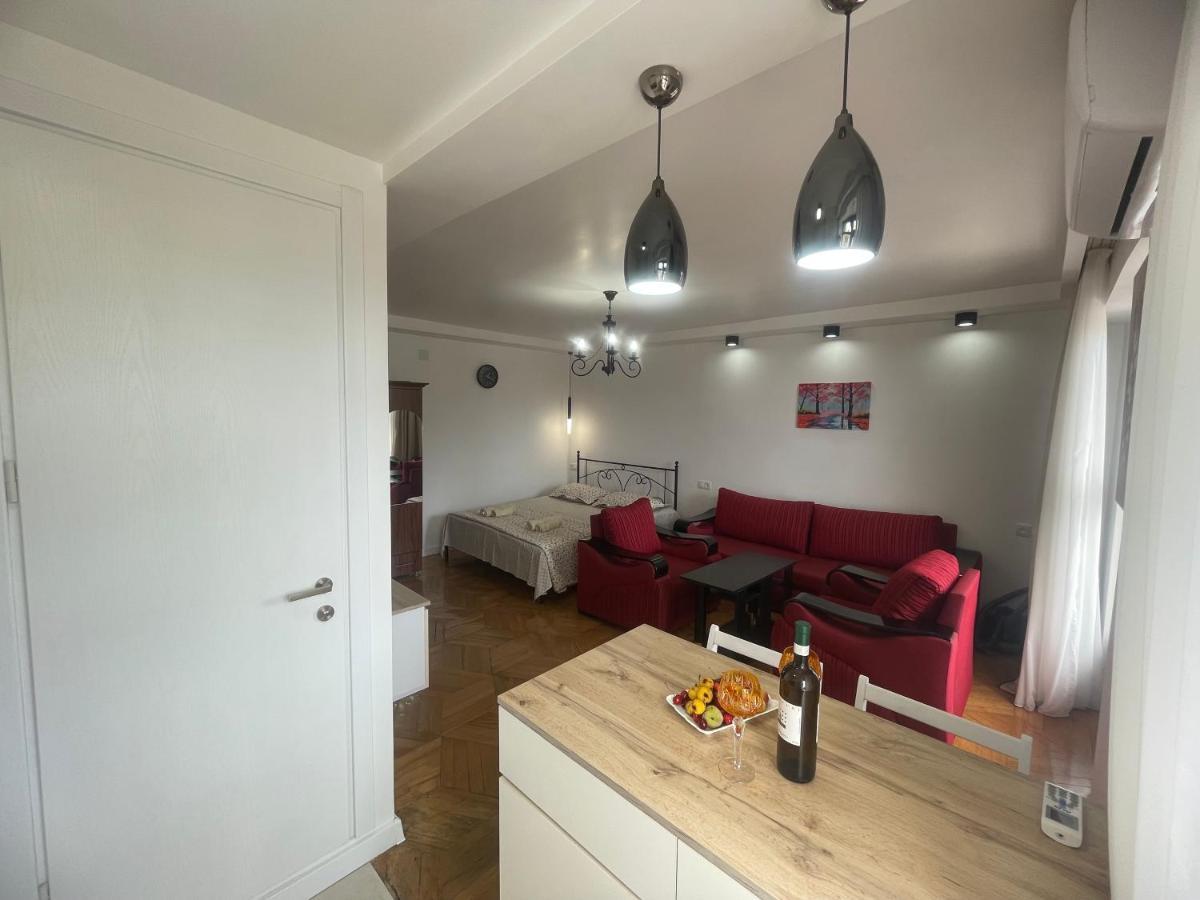 Apartment 2 Minutes From The Sea Batumi Exterior photo